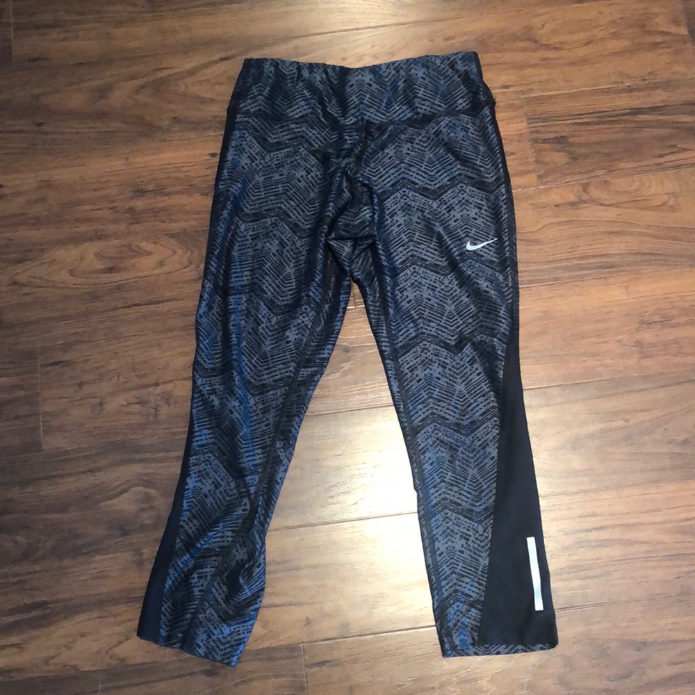 Nike Dri-fit Capri-length leggings